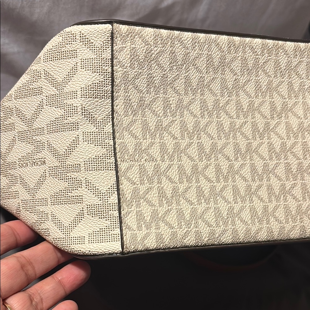 Michael Kors off white Tote Bag with Gold Hardware NWOT - Picture 14 of 14